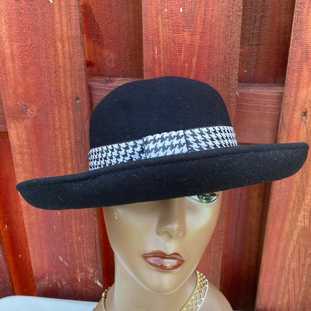 Doeskin Black Wool Felt Wide-Brim Hat with Houndstooth Band